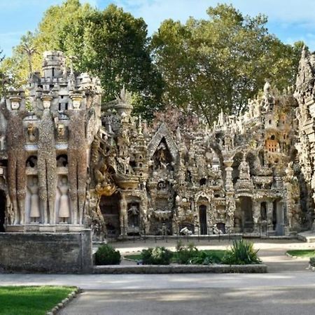 La Maison Bleue Grane المظهر الخارجي الصورة