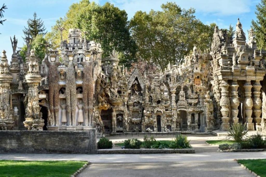 La Maison Bleue Grane المظهر الخارجي الصورة